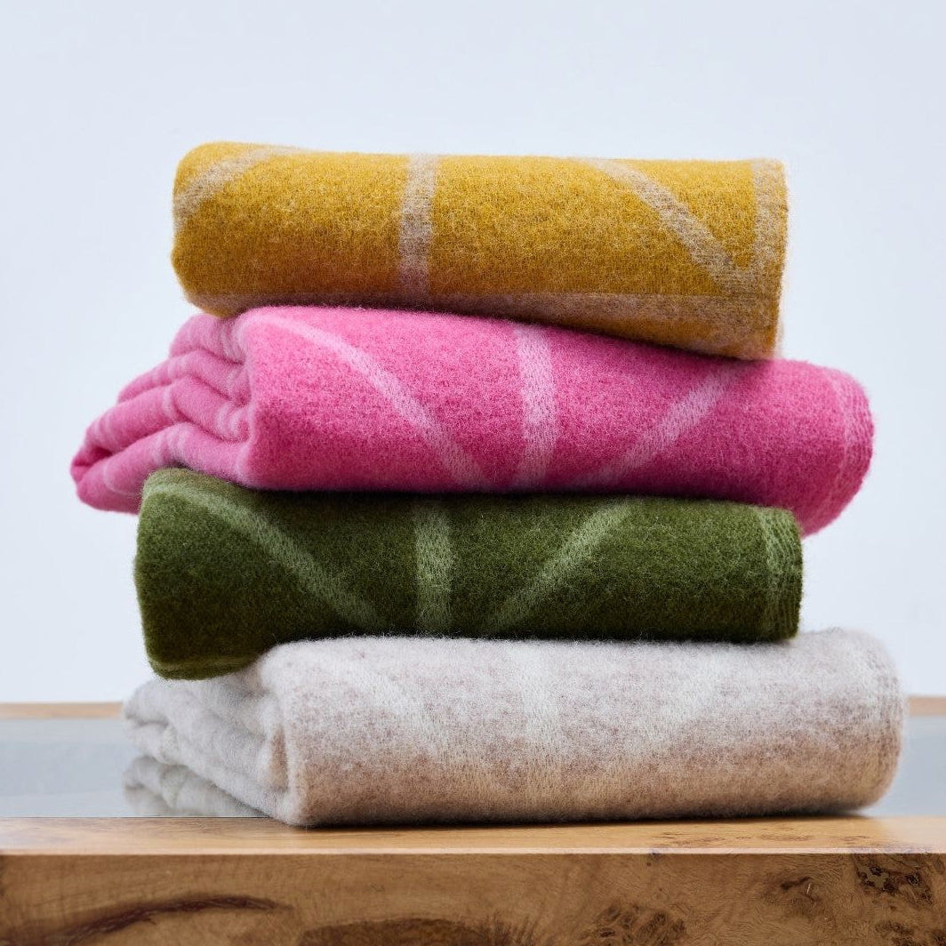 Jacquard Geometric Throw Pink By Tweedmill