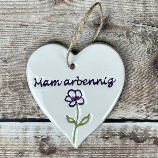 Mam Arbennig Heart