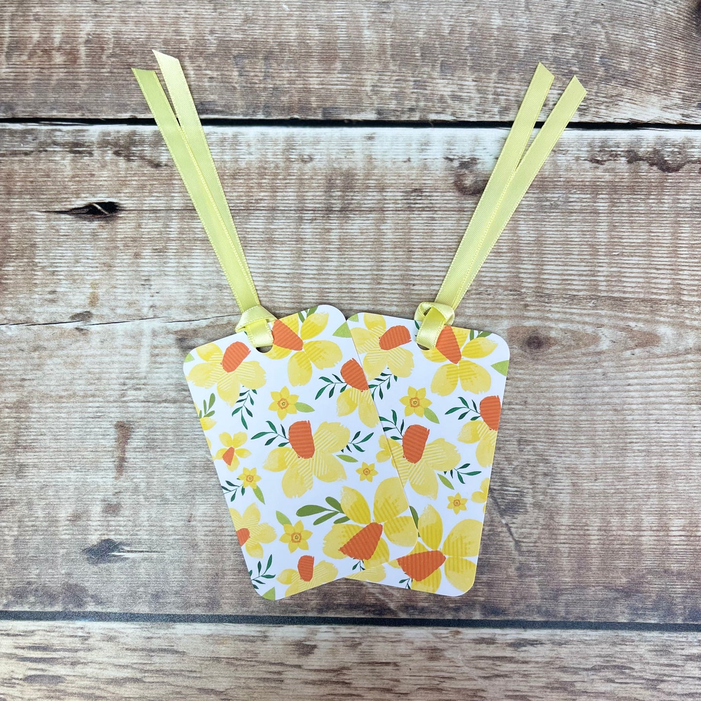 Daffodil Gift Wrap and Tags Set