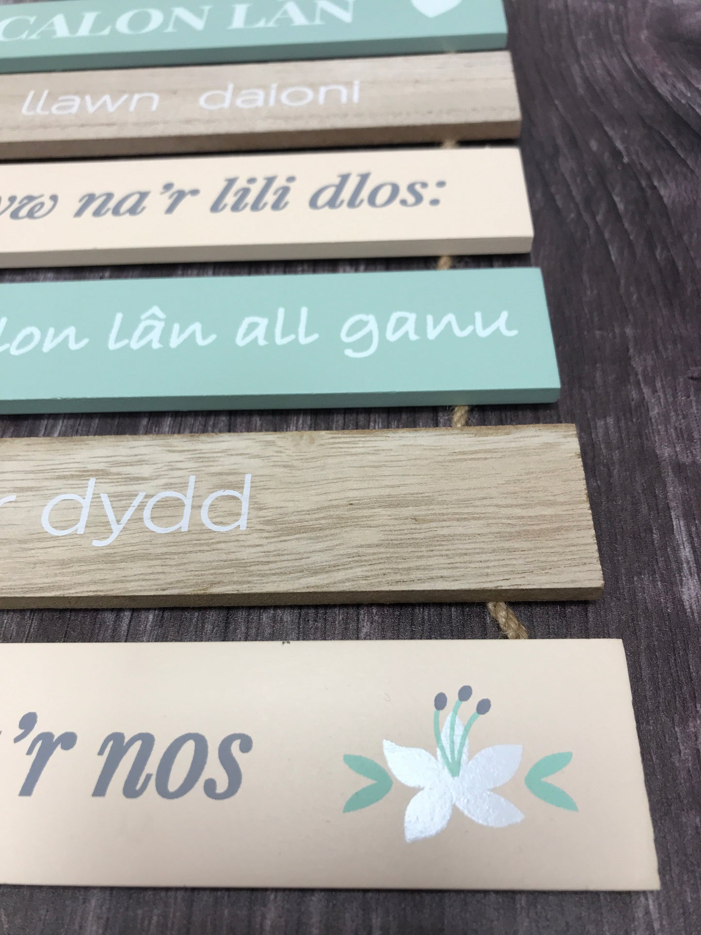 Slatted Calon Lan hanging Sign