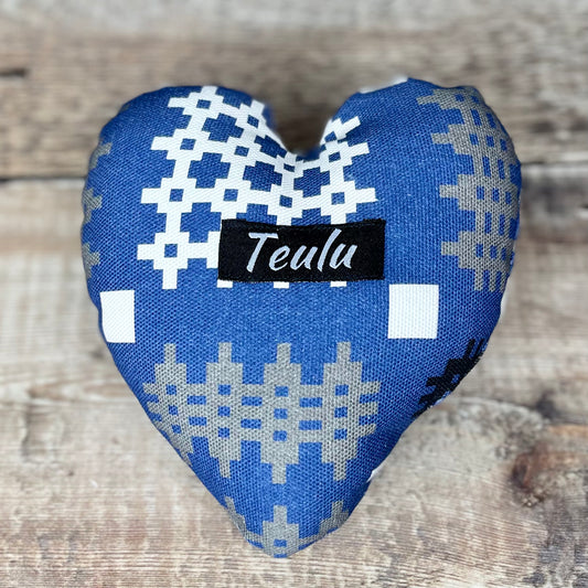 Blue Welsh Tapestry Print Teulu Heart Hanger