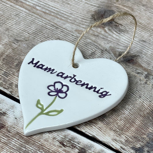 Mam Arbennig Heart