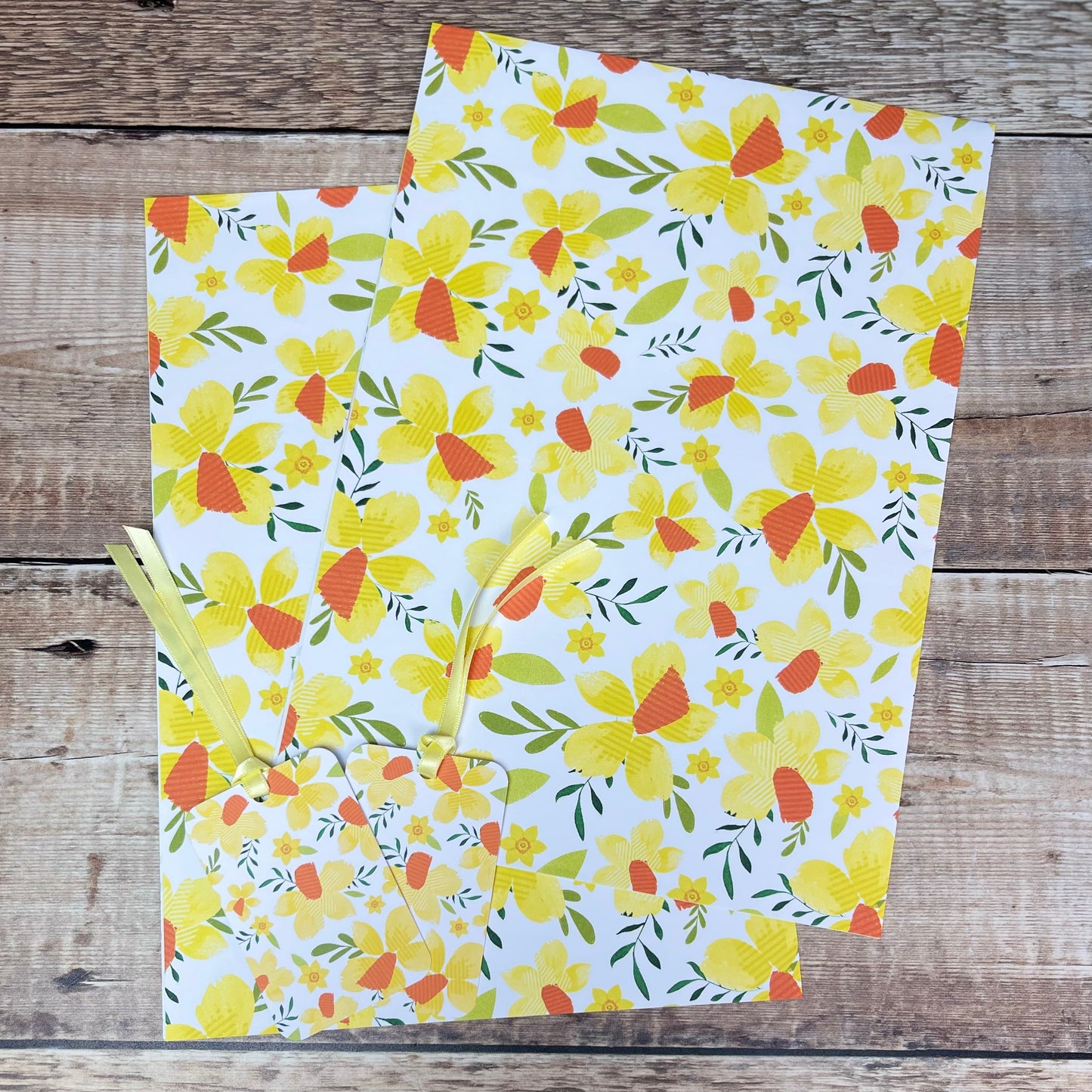 Daffodil Gift Wrap and Tags Set